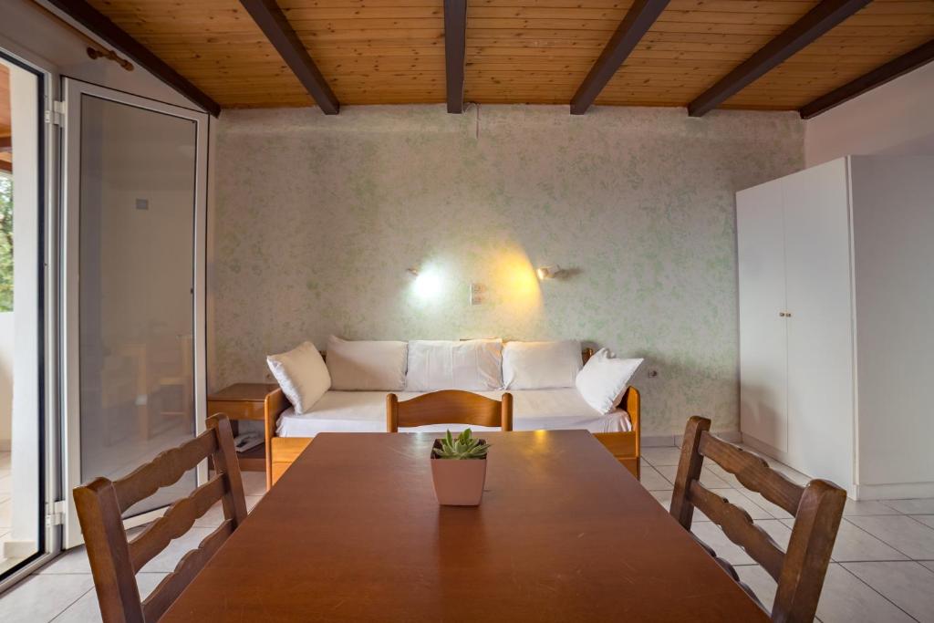 All In Krinas Apart-Hotel room 6